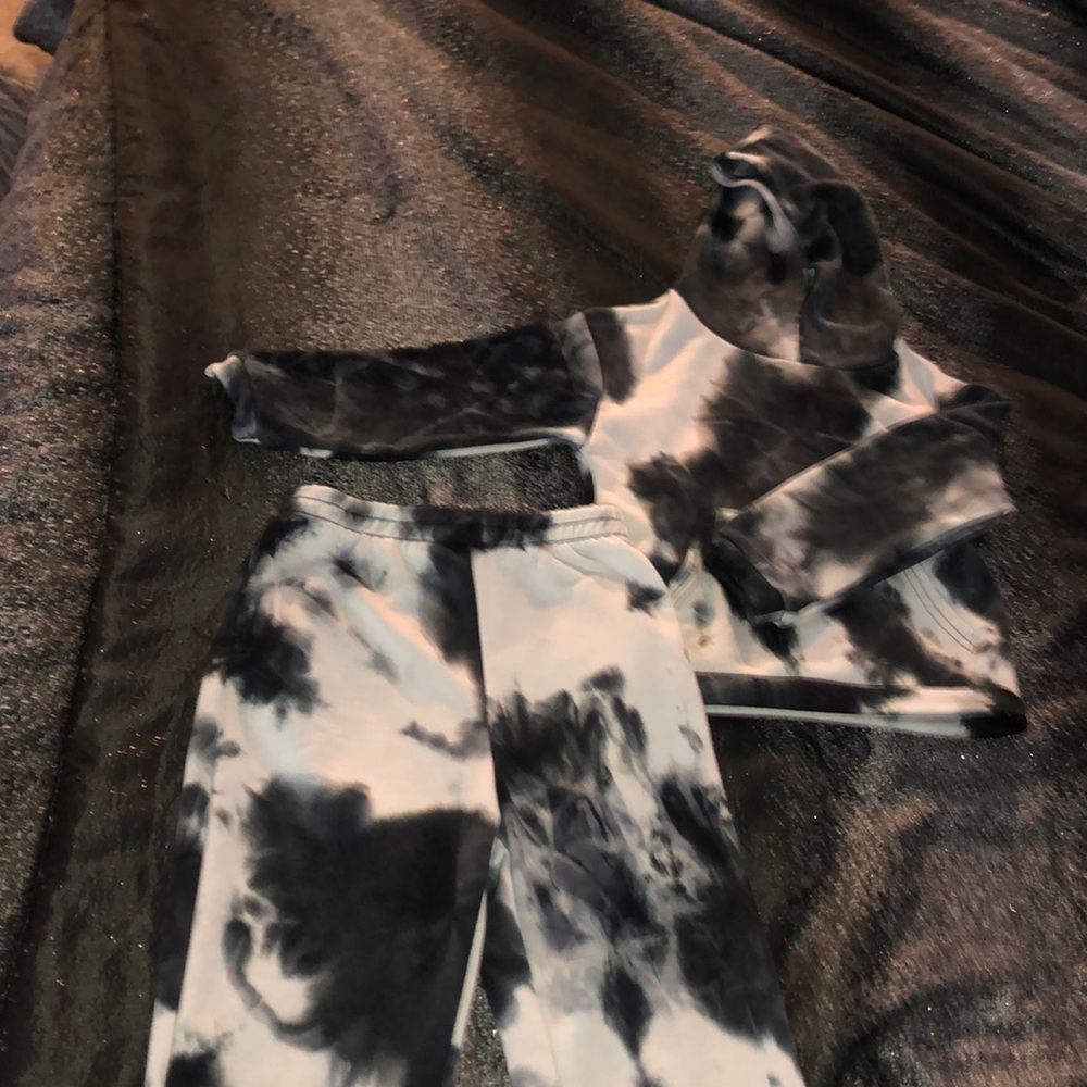 Tye dye two piece sweatsuit 👽